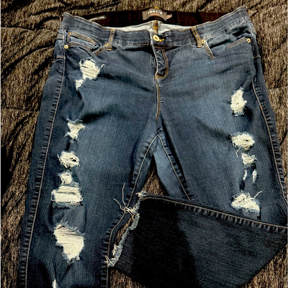 Torrid bombshell skinny cropped jean 22 short
